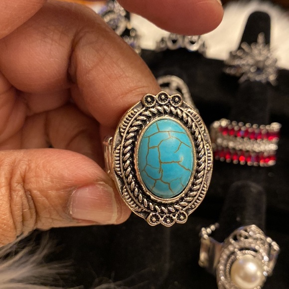 Everything must go - Picture 3 of 12